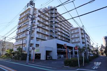 ライオンズガーデン町屋の外観(北西側から)