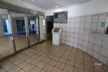 エントランスはオートロック付きです。