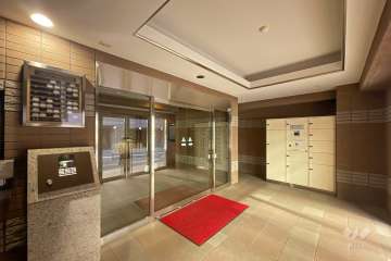 エントランスはオートロック付きです。