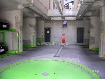 建物1階にある敷地内駐車場