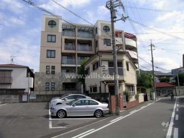 敷地の南側は一戸建てが立ち並ぶ住宅地