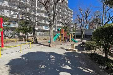 敷地に隣接する『西尾久四丁目北公園』