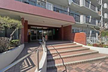 エントランスアプローチ（敷地南東側）