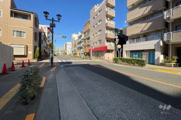 敷地西側の前面道路
