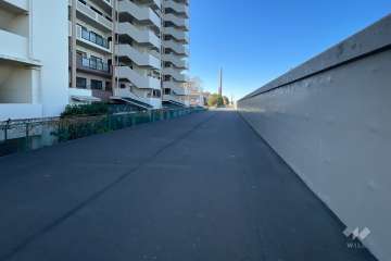 敷地北側の前面道路
