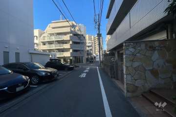 敷地北側の前面道路（東側から）