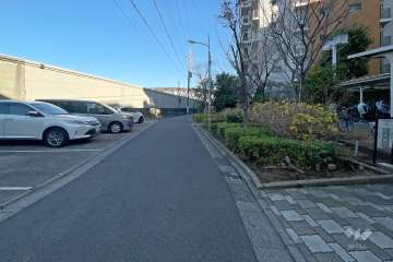 敷地北側の前面道路