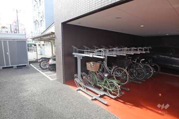 駐輪場とバイク置場