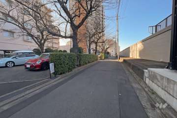 敷地北側の前面道路
