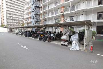 駐輪場とバイク置場