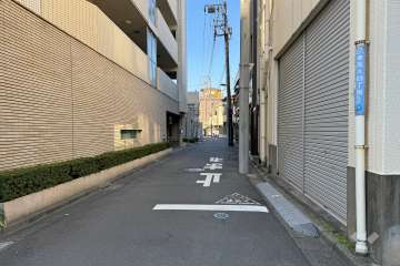 敷地北側の前面道路