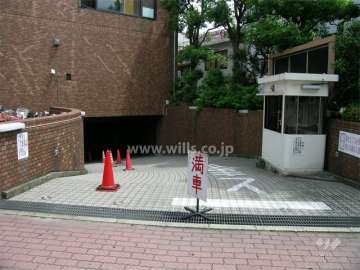 敷地内駐車場の入り口