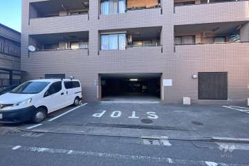 駐車場出入り口