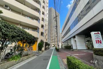 敷地南側の前面道路