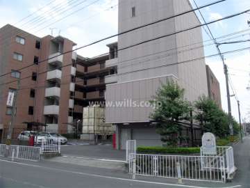 駐車場は一部タワー型になっています。