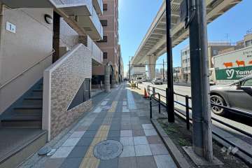 敷地西側の前面道路　