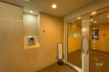 エントランスはオートロック付きです。