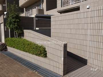 同じくバイク置き場も屋内にあります。