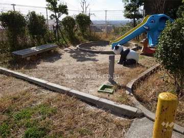 敷地の横にある小さな公園。