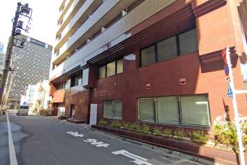 敷地南東側の前面道路（北東側から）