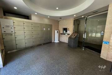 エントランスはオートロック付きです。