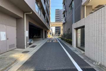 敷地南側の前面道路
