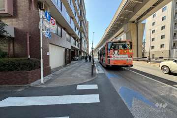 敷地の西側前面道路（北側から）