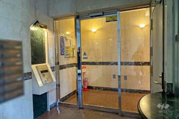 エントランスはオートロック付きです。