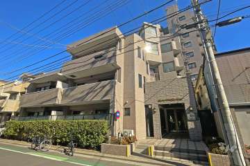 ライオンズシティ町屋の外観（南西側から）