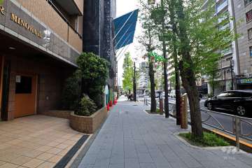 敷地北西側の前面道路（北東側から）