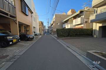 敷地南側の前面道路（東側から）