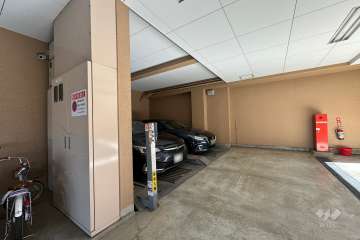 敷地内駐車場（屋内機械式）