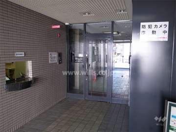 エントランスはオートロック付きです。