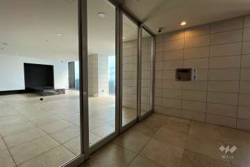 エントランスはオートロック付きです。