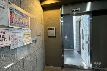 エントランスはオートロック付きです。