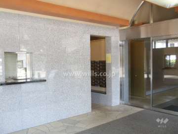 管理人室、奥はメールボックスです。