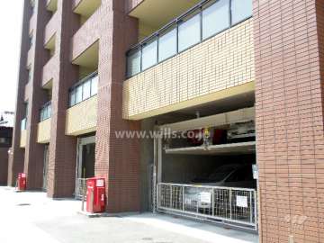 建物1階南部分にある敷地内駐車場（機械式）