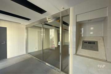 エントランスはオートロック付きです。