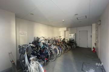 屋内に設けられた駐輪場