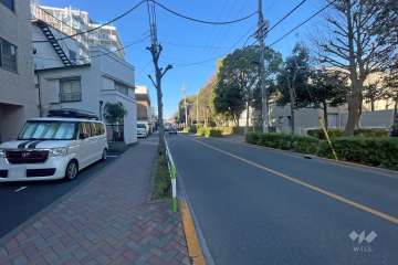敷地北側の前面道路（東側から）