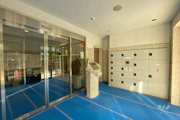 エントランスはオートロック付きです。