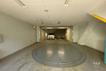 敷地内駐車場（屋内機械式）
