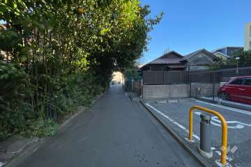 敷地北側の前面道路