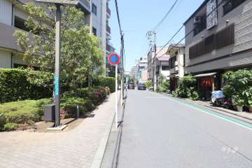敷地東側の前面道路