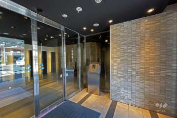 エントランスはオートロック付きです。