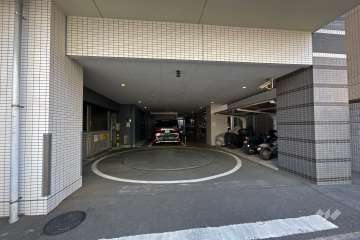 敷地内駐車場（屋内機械式、屋内平面式）