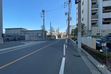 敷地北側の前面道路