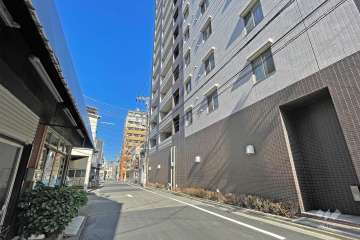 敷地の西側前面道路（南側から）