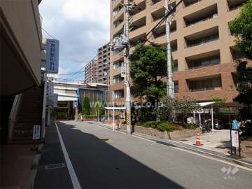 敷地南側の前面道路
