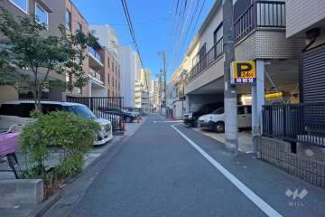 敷地北側の前面道路（東側から）